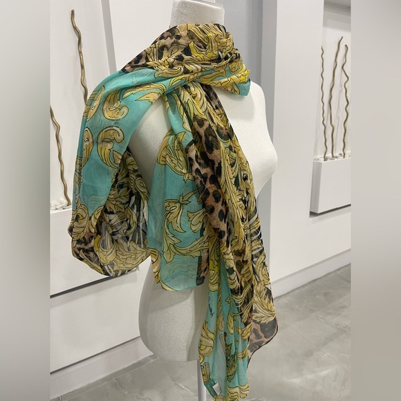Elegant Multicolor Scarf
